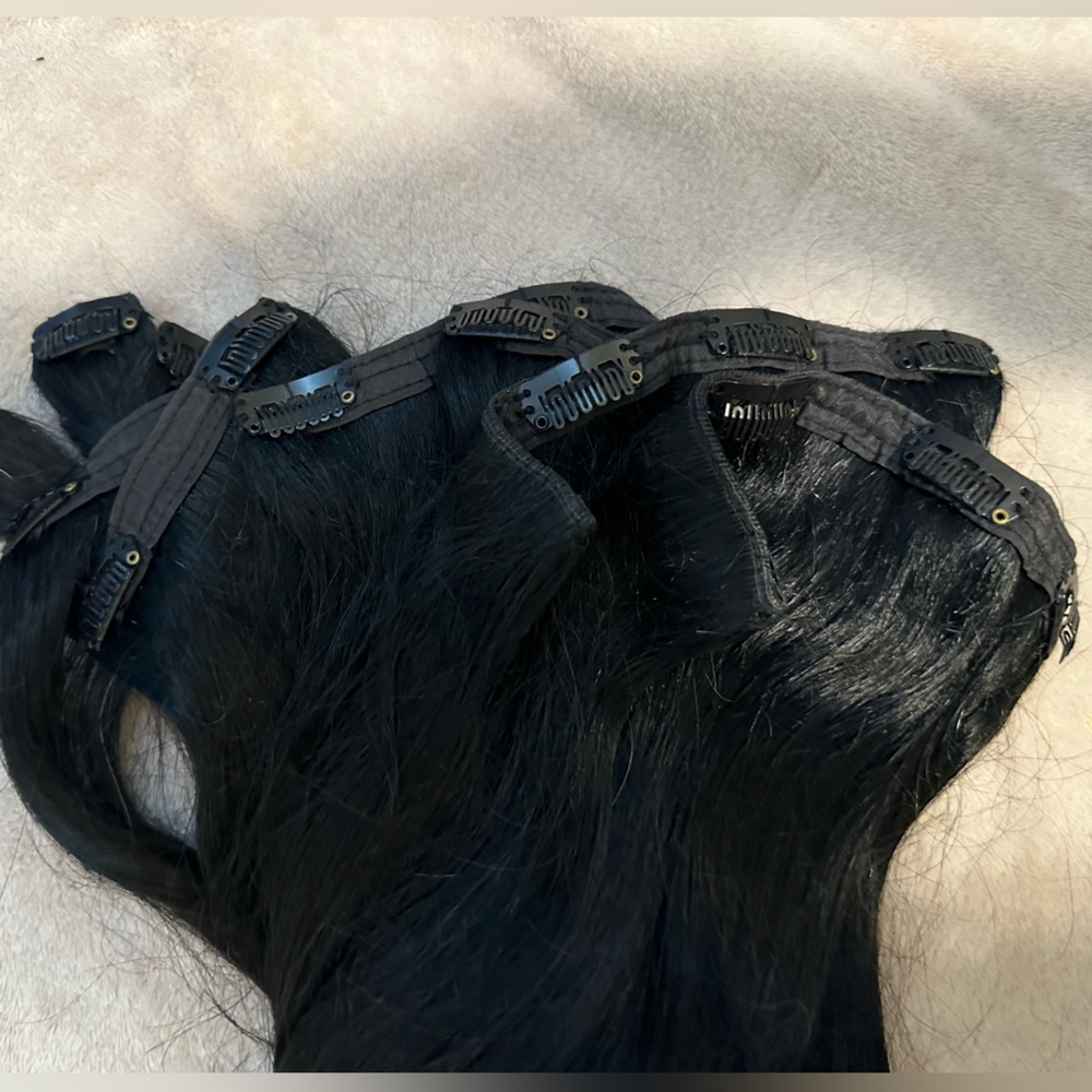 Black 20 inch clip- in Luxy Hair extensions